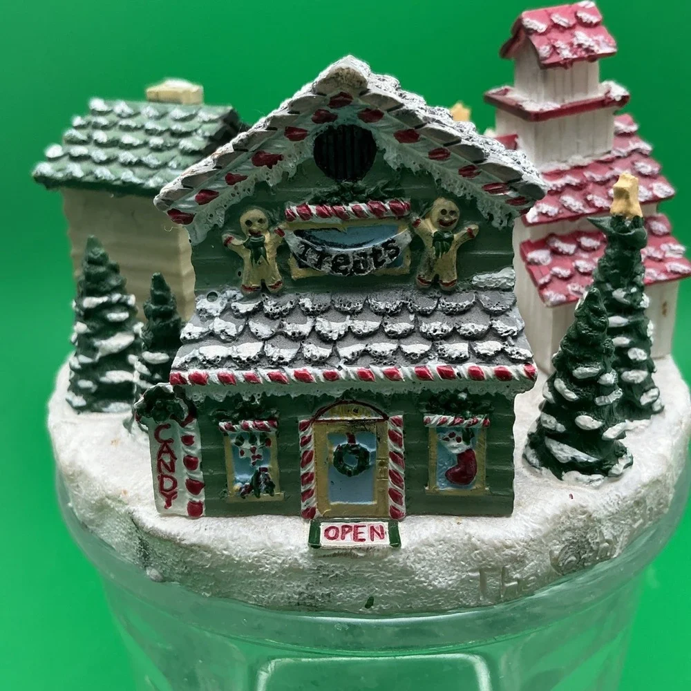 Vintage Yankee Candle, Kathy Hatch Christmas Village Resin‎ Candle Capper